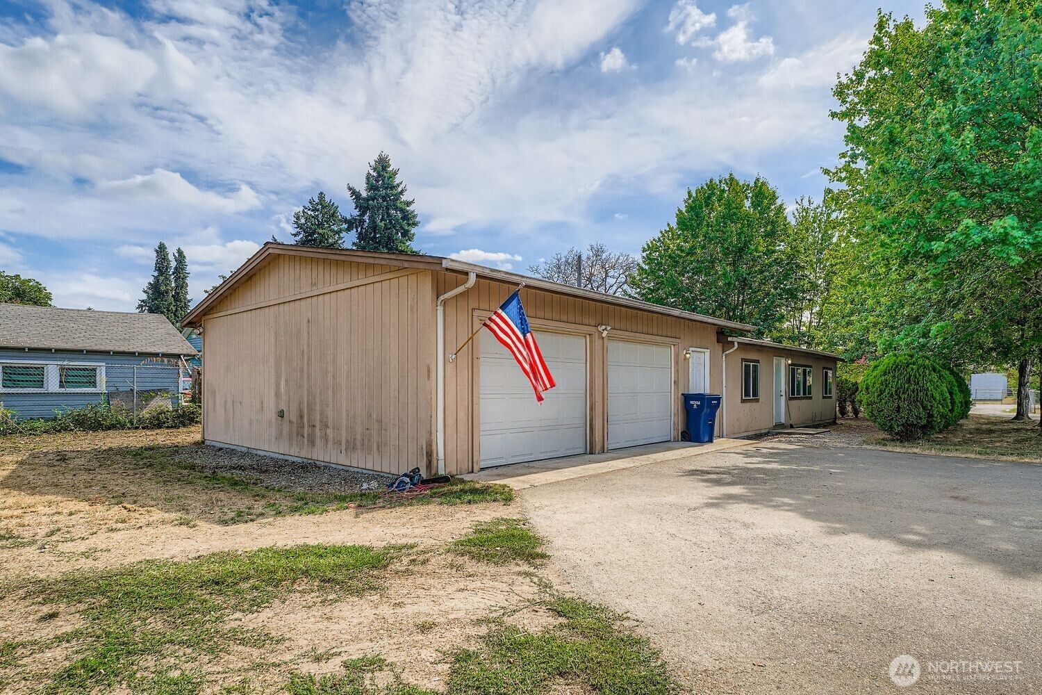 Property Photo:  733  8th Street NE  WA 98002 
