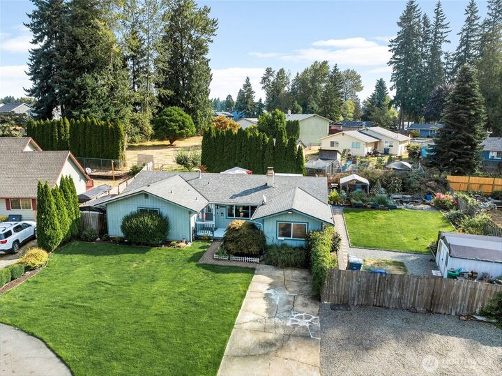 Property Photo: 11607 212th Avenue E WA 98391