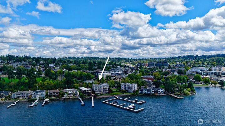 Property Photo: 115 Lake Avenue W 102 WA 98033