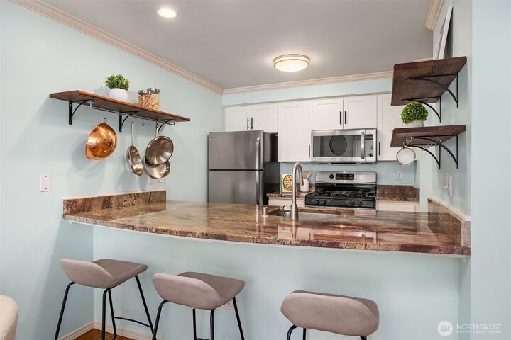 Property Photo: 520 2nd Avenue W 406 WA 98119