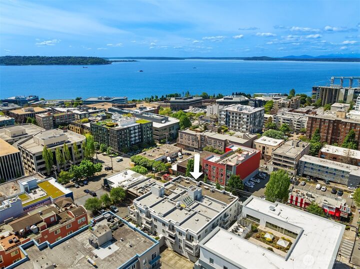 Property Photo: 520 2nd Avenue W 406 WA 98119