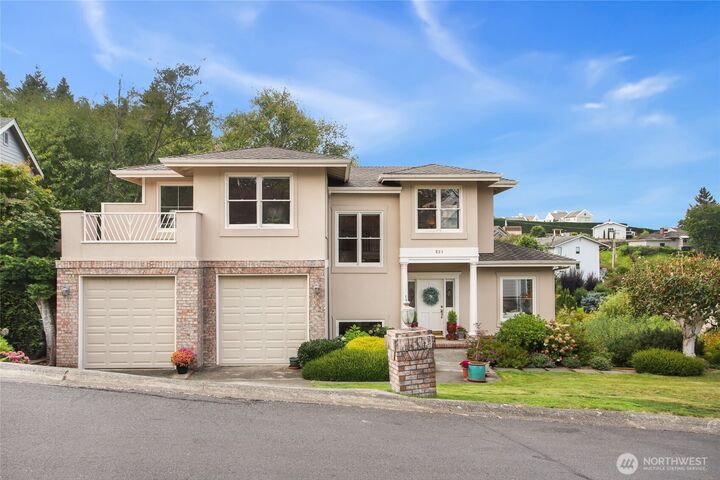 Property Photo:  621 SW 295th Place  WA 98023 