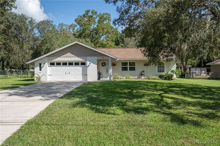 Property Photo: 2995 E Crown Drive FL 34453