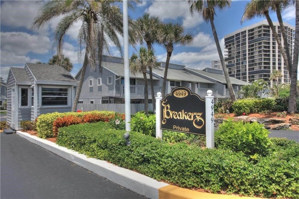 Property Photo: 4949 N Highway A1a 204 FL 34949