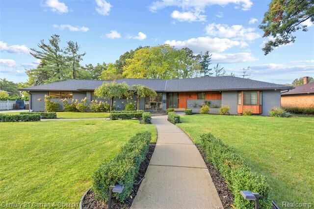 Property Photo:  16 Shady Hollow Drive  MI 48124 