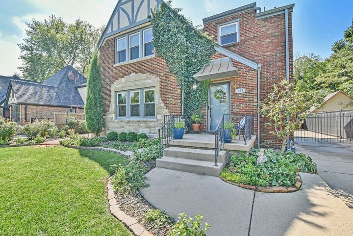 Property Photo: 139 N Dellrose Ave KS 67208