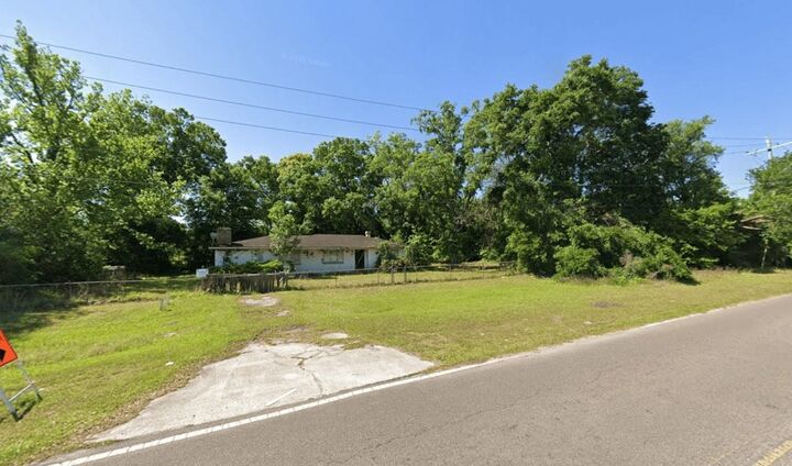 Property Photo: 7236 Morse Ave FL 32244