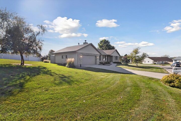 Property Photo:  224 Winesap Court  WI 53548 