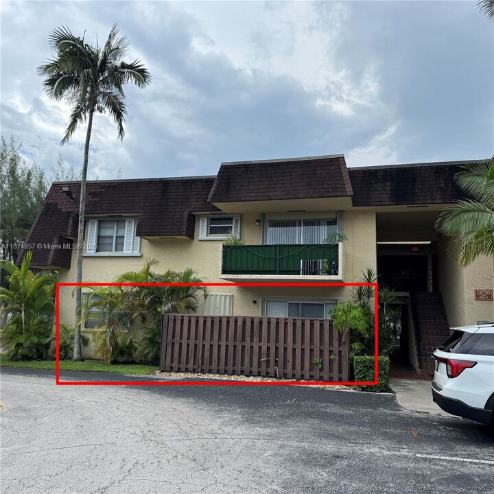 Property Photo:  13730 SW 90th Ave 16-8  FL 33176 