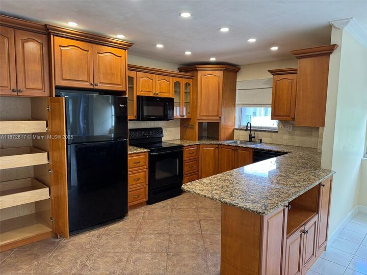 Property Photo:  2780 NE 183rd St 301  FL 33160 