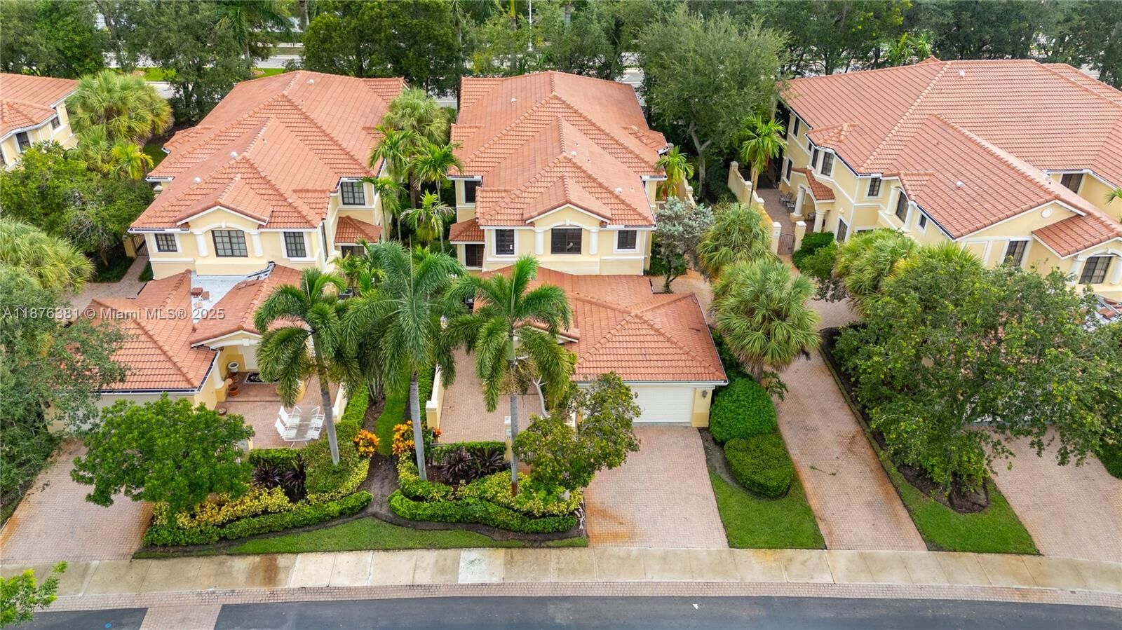 Property Photo:  1559 Passion Vine Cir 7-2  FL 33326 
