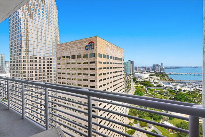 Property Photo:  325 S Biscayne Blvd Uph18  FL 33131 
