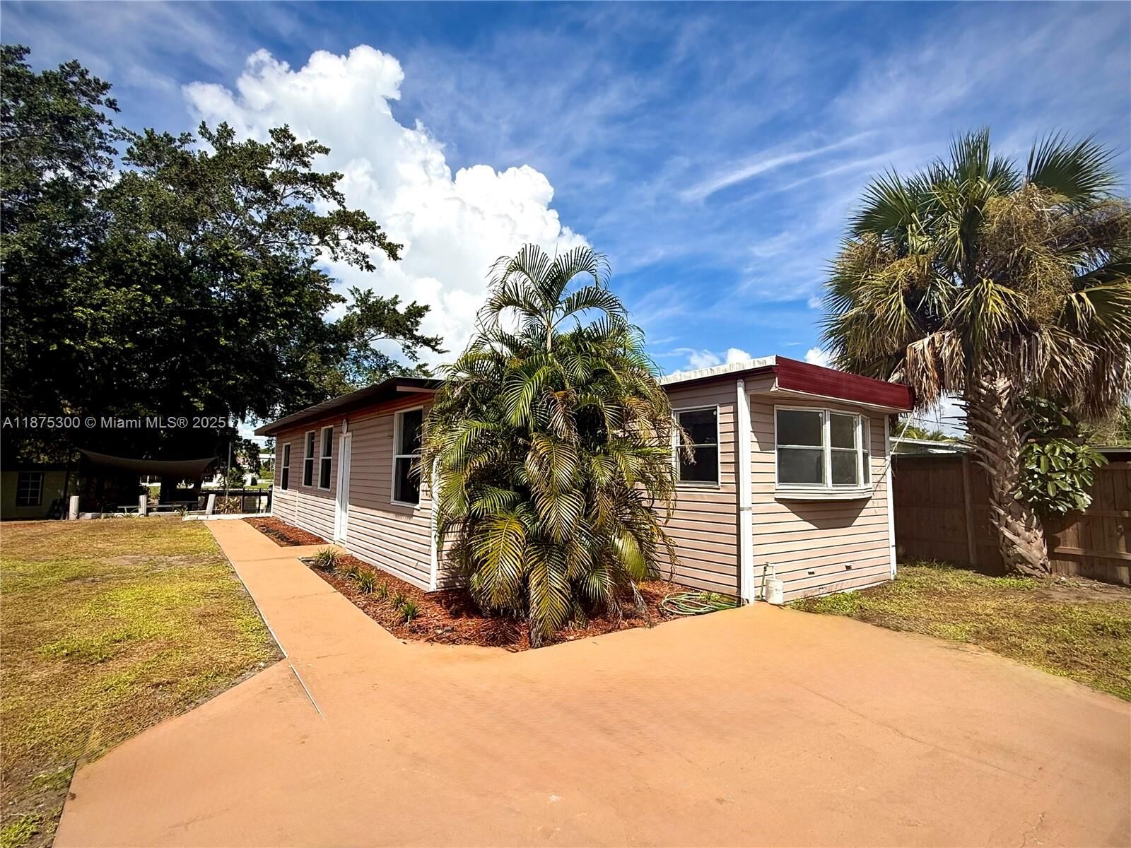 Property Photo:  3603 SE 35th Ave  FL 34974 