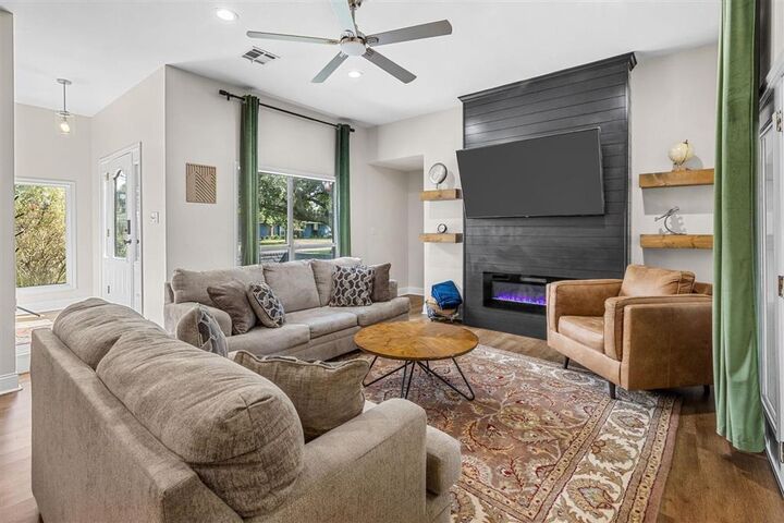 Property Photo:  909 Aberdeen Drive  LA 70605 