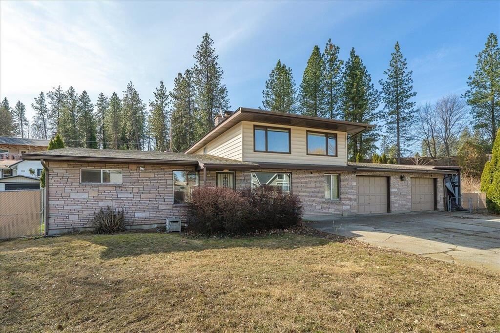 Property Photo:  