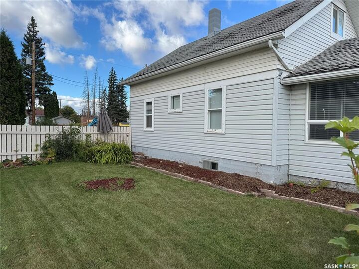 Property Photo:  102 5th Avenue W  SK S0J 0J0 