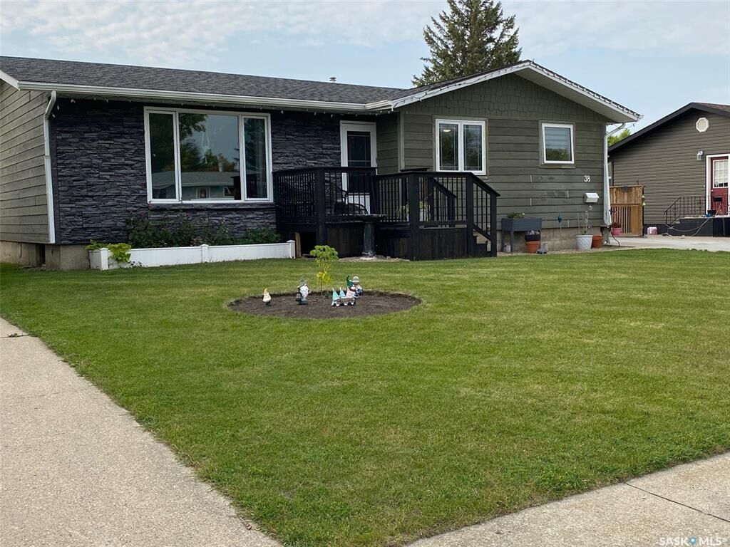 Property Photo: 38 Charleswood Crescent SK S3N 2R6