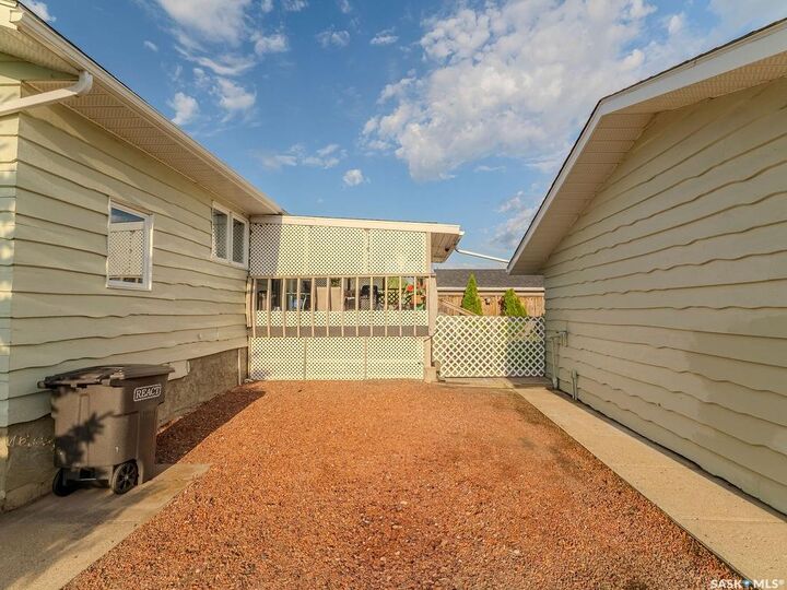 Property Photo:  215 7th Street S  SK S0K 4P0 
