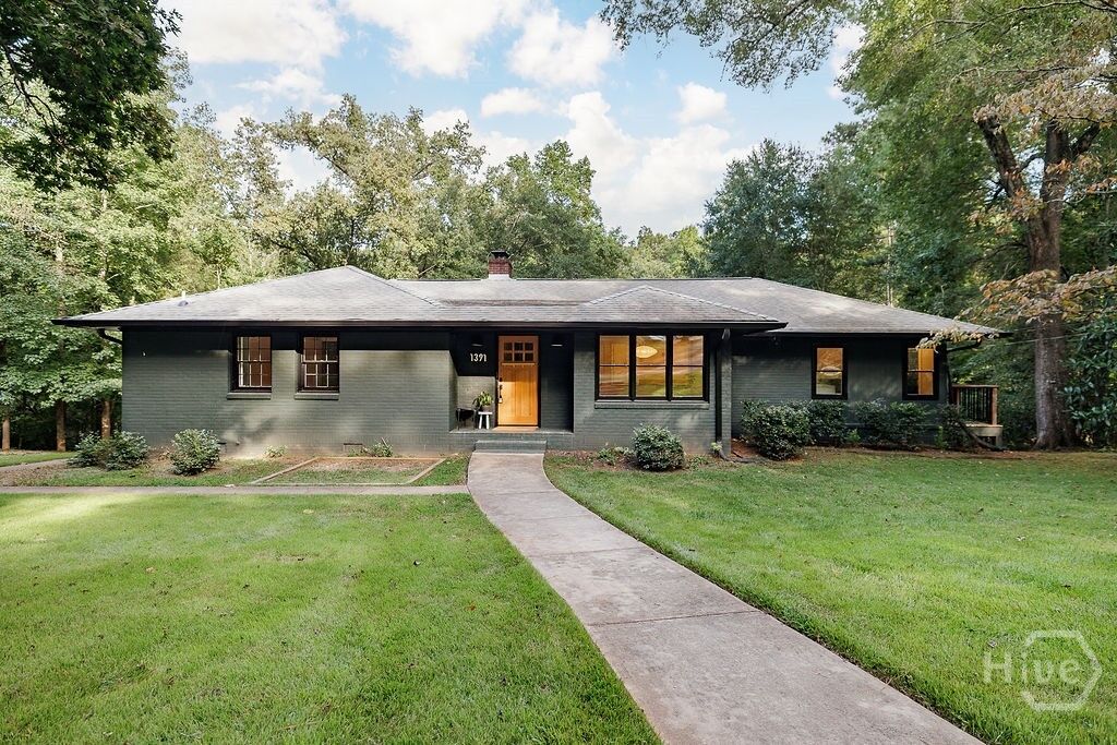 Property Photo:  1391 Ivywood Drive  GA 30606 