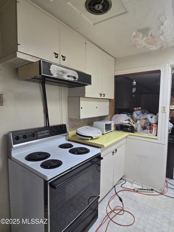 Property Photo: 503 E Waverly Street AZ 85705