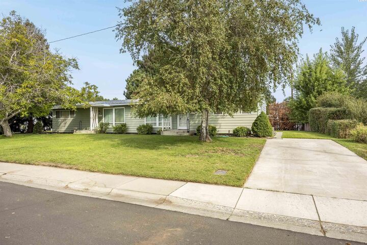 Property Photo: 2112-2114 Trippe St WA 99352