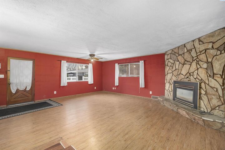 Property Photo: 2112-2114 Trippe St WA 99354