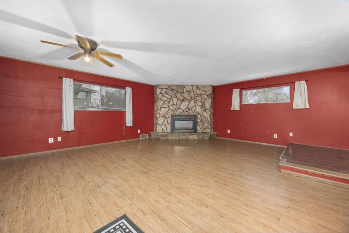 Property Photo:  2112-2114 Trippe St  WA 99354 