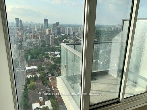 Property Photo:  251 Jarvis Street 4812  ON M5B 2C2 
