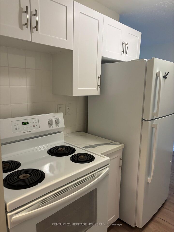 Property Photo: 41 Parkside Drive 111 ON N5R 3V1
