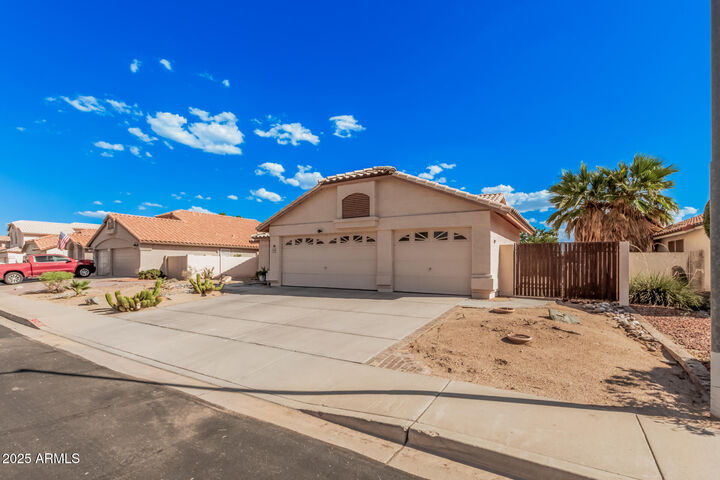 Property Photo: 5753 W Onyx Avenue AZ 85302