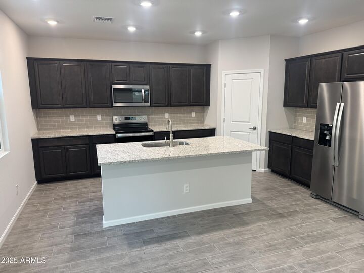 Property Photo: 2737 E Boulder Avenue AZ 85119