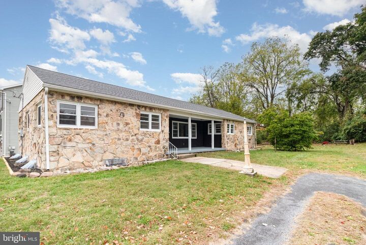 Property Photo:  1138 Franklin Street  PA 17013