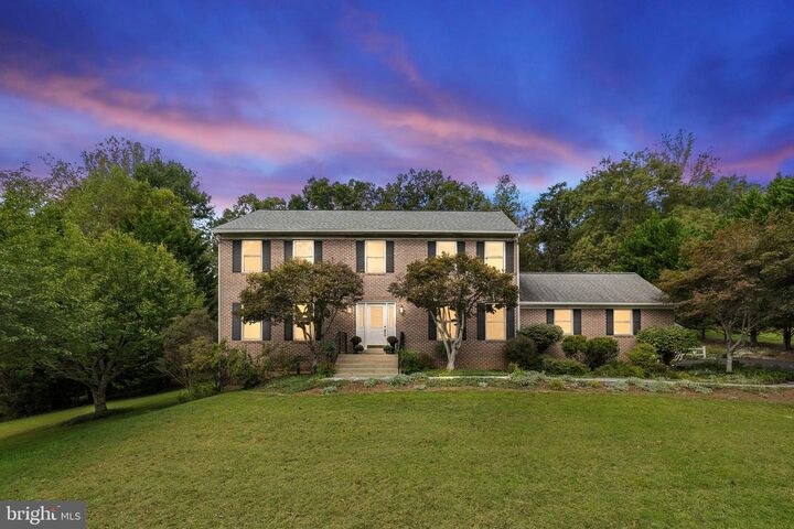 Property Photo: 1372 Freeman Drive VA 20106