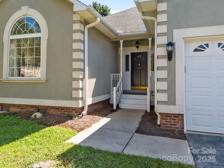 Property Photo:  111 Birkdale Drive  NC 28144