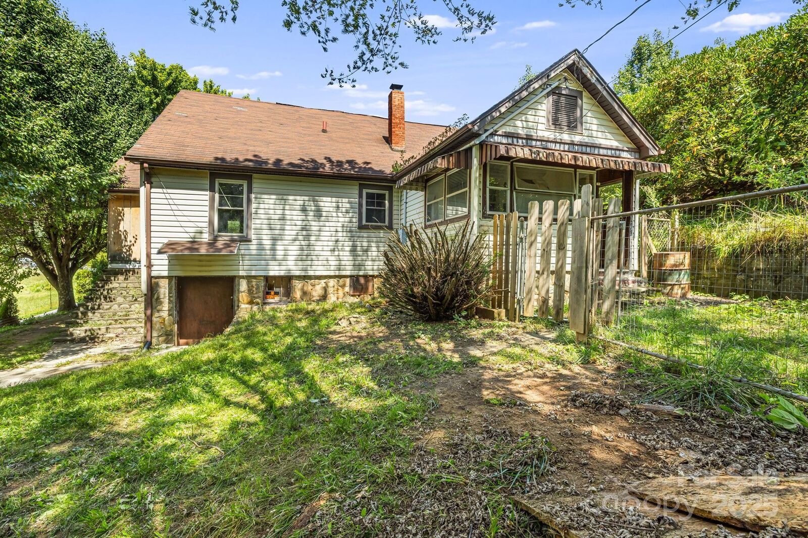 Property Photo:  1277 Henson Cove Road  NC 28716 