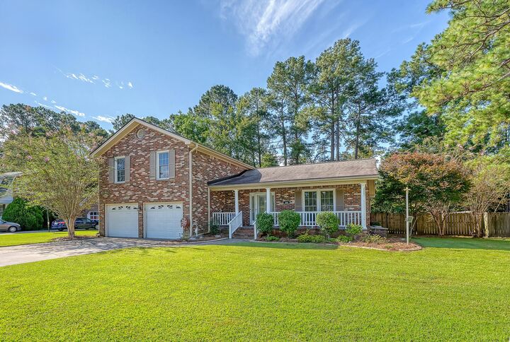 Property Photo:  206 Eastover Circle  SC 29483 