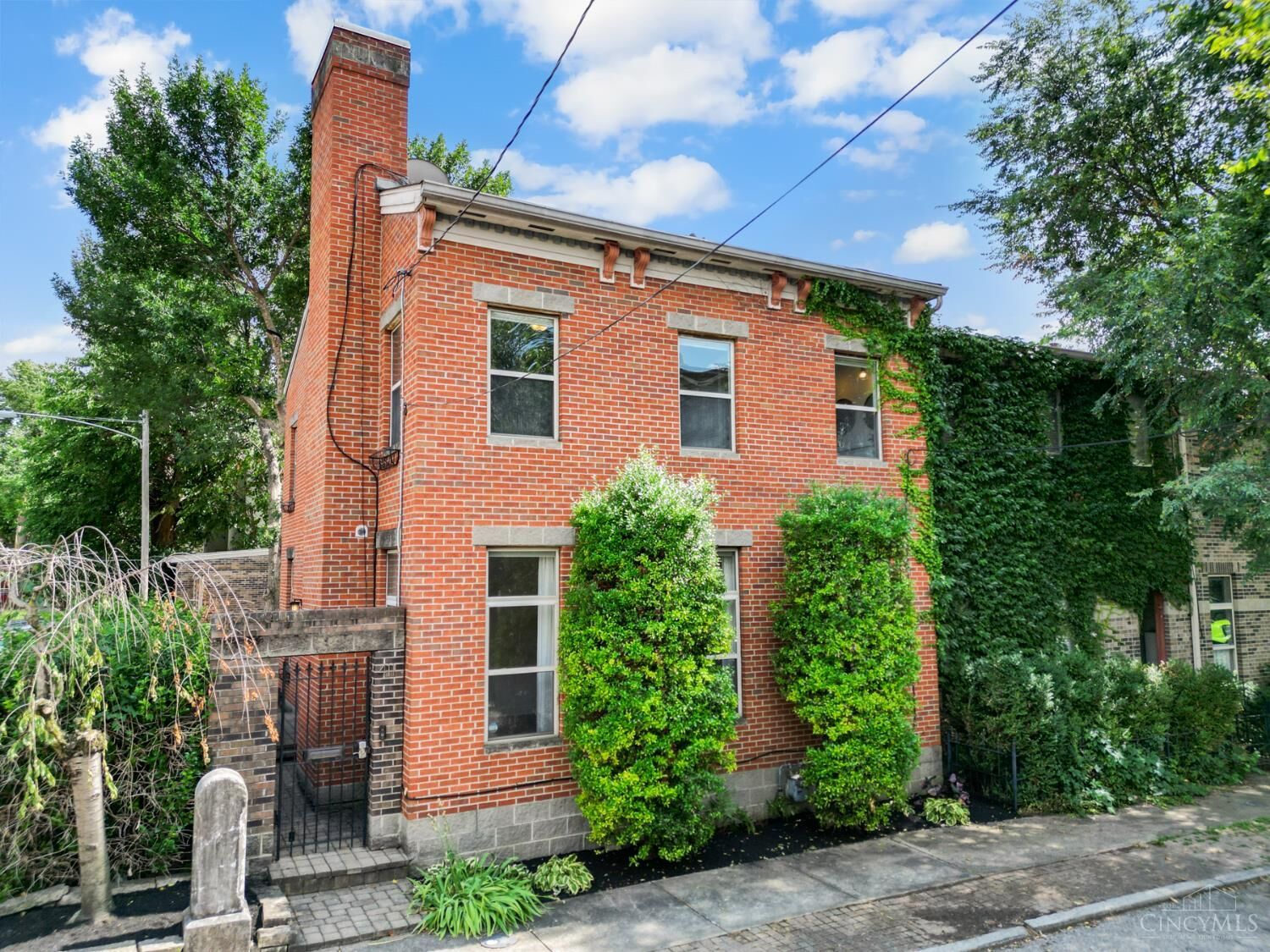 Property Photo: 411 Chestnut Street OH 45203