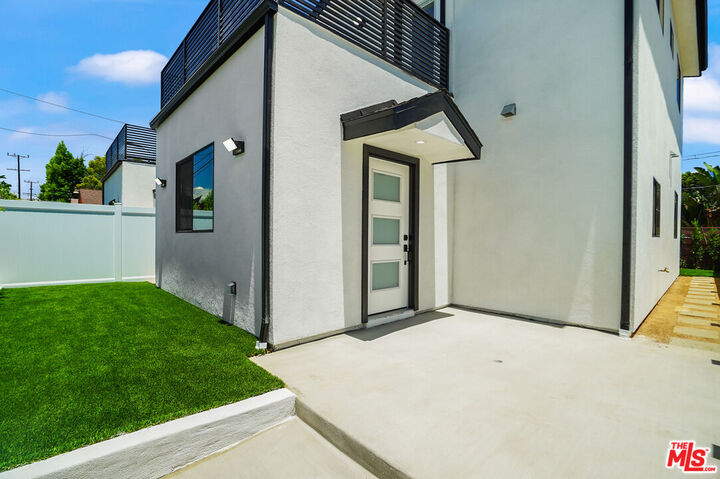 Property Photo:  7642 Orion St  CA 91406 