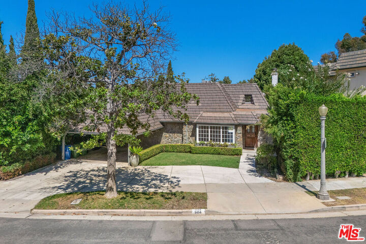 Property Photo:  1414 Club View Dr  CA 90024 