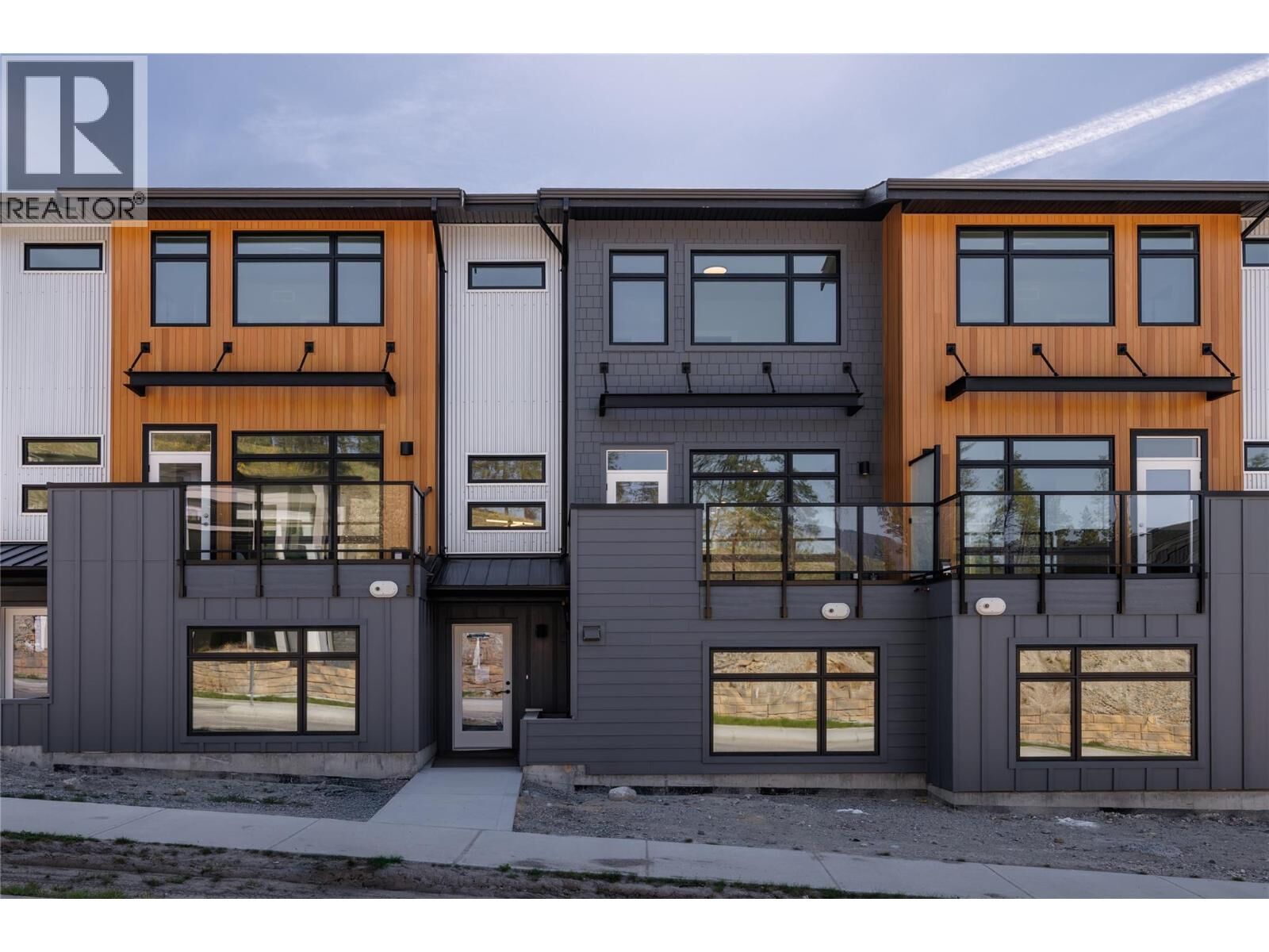 Property Photo: 3425 Hilltown Drive 2 BC V1V 2B5