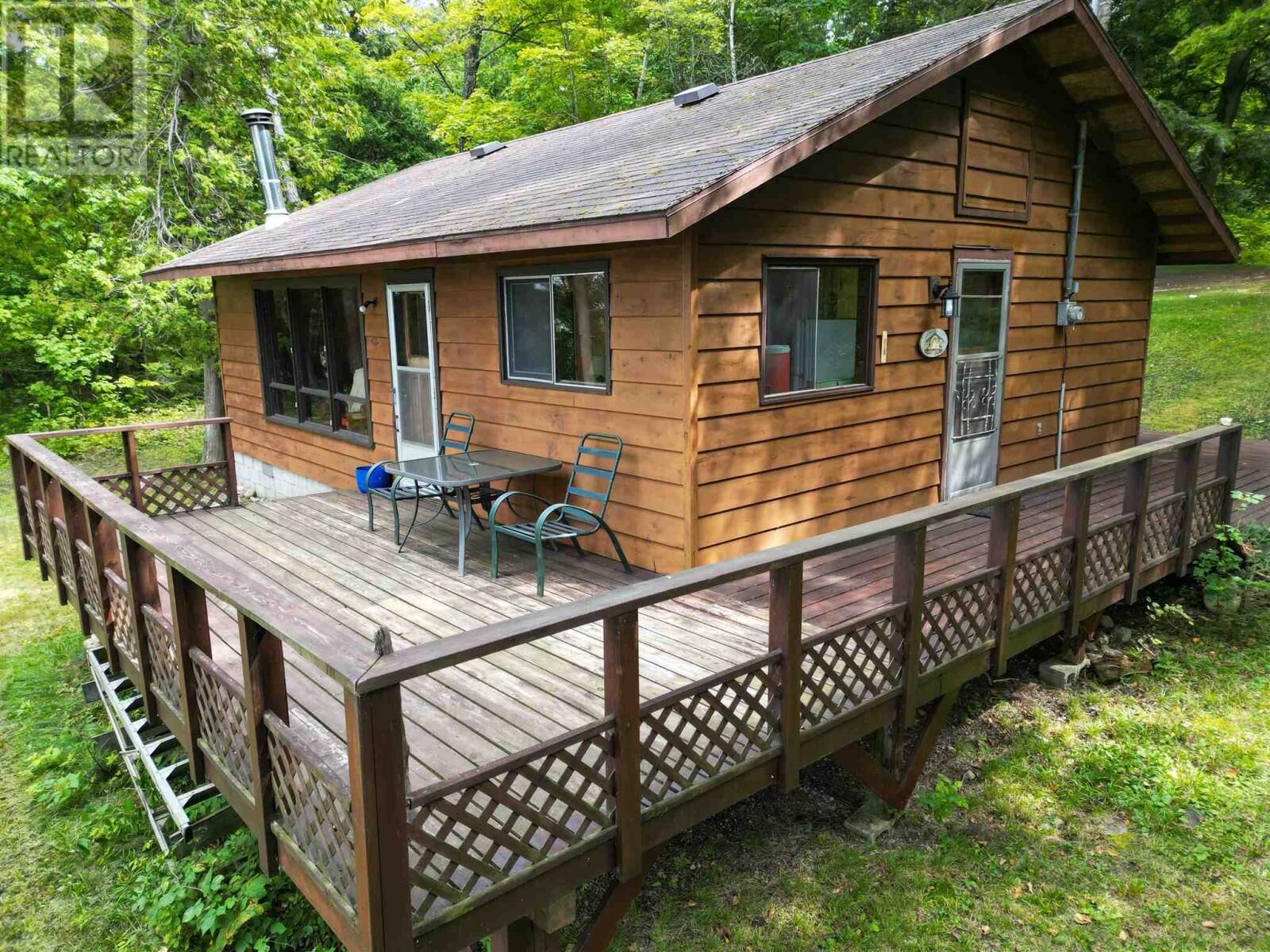 Photo de la propriété:  4024 Big Point Rd  ON P0R 1G0 