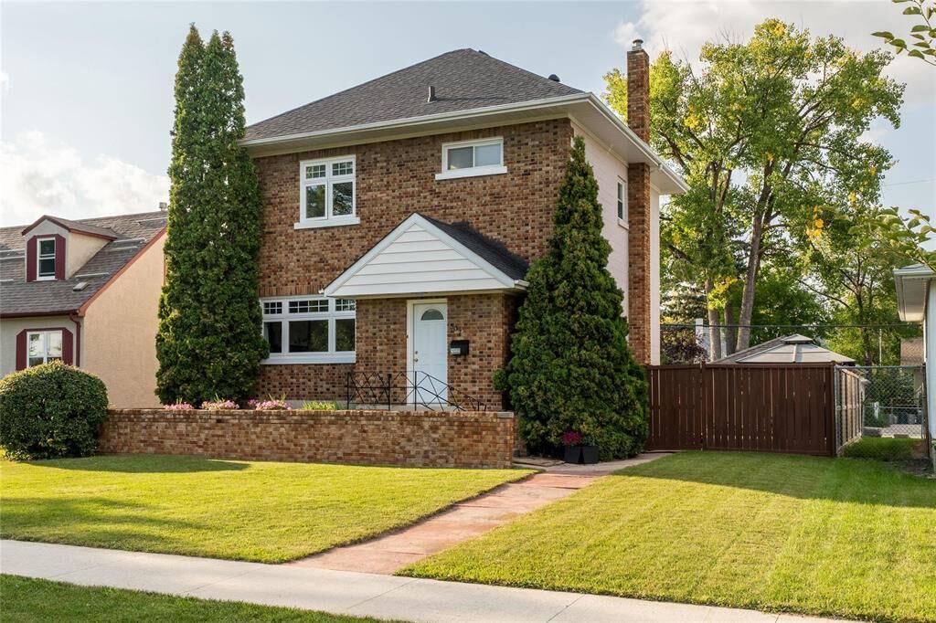 Property Photo: 307 Wavell Avenue MB R3L 1V3