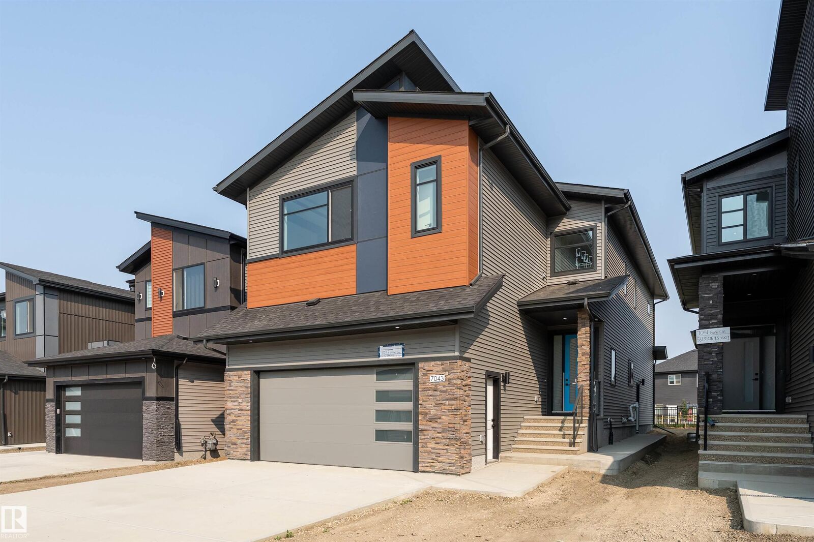 Property Photo:  7043 Kiviaq Crescent SW  AB T6W 5R2 