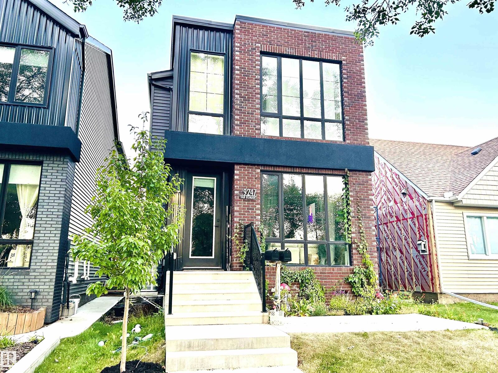 Property Photo:  9247 77 Street NW  AB T6C 2M2 