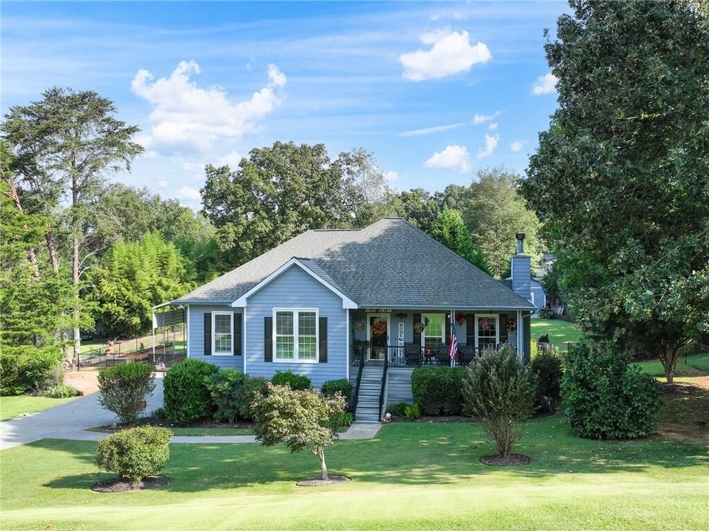 Property Photo: 23 Indian Hills Drive GA 30171
