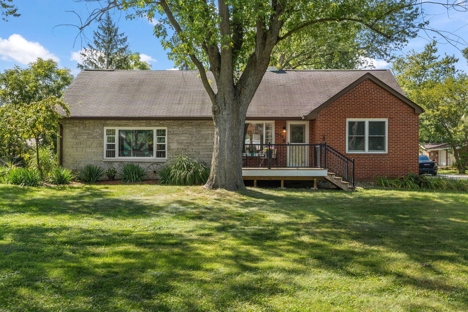 Property Photo:  1040 Waverly Road  IN 46304 