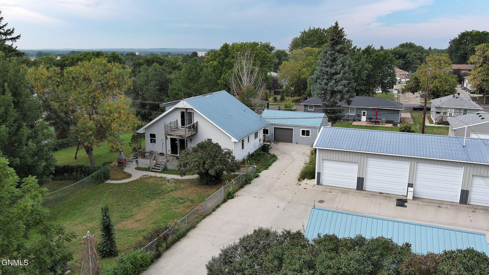 Property Photo: 512 21st Street ND 58501