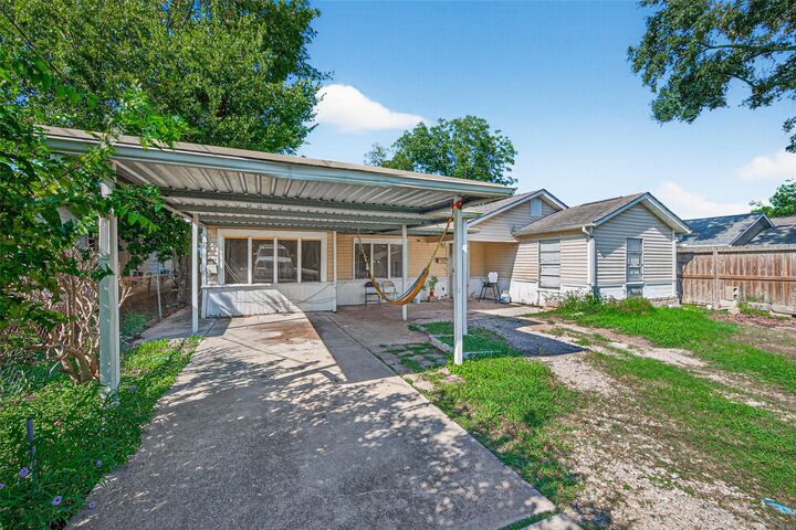 Property Photo:  4417 Davenport Street  TX 77051 