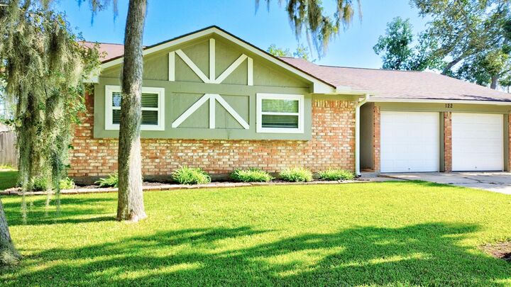 Property Photo:  122 Cottonwood Street  TX 77566 