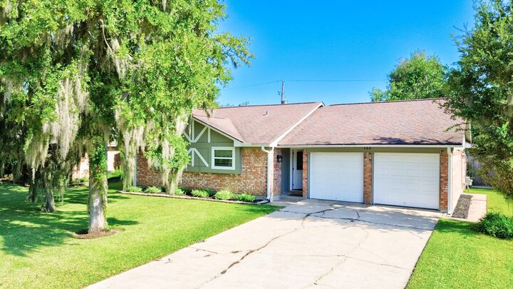 Property Photo: 122 Cottonwood Street TX 77566